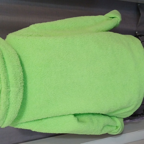 Bright green reversible sherpa coat by Pink - Picture 5 of 5